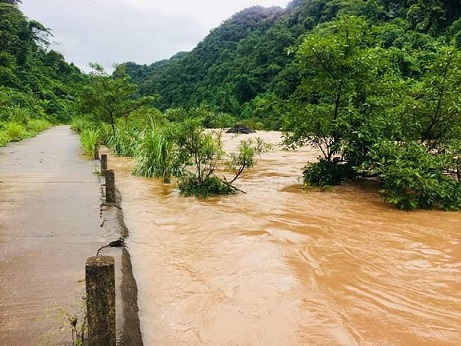 Lũ lụt chia cắt gây ngập lụt cục bộ nhiều khu vực dân cư  -0