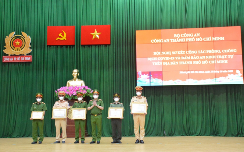 HCMC Police Department reviews local police efforts in COVID-19 prevention and combat -0