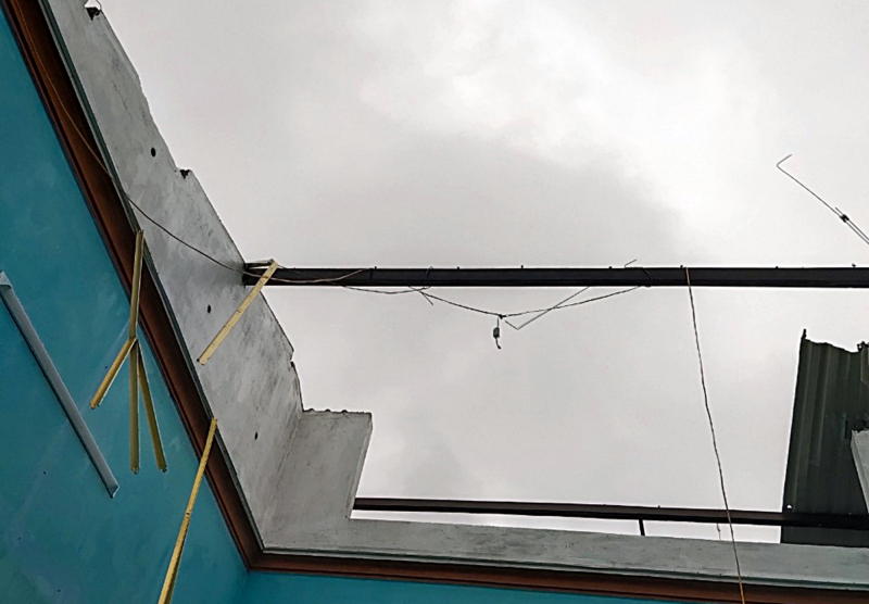 Lốc xoáy làm tốc mái hàng chục nhà người dân tại Quảng Ngãi -0