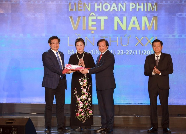 lien hoan.jpg -0
