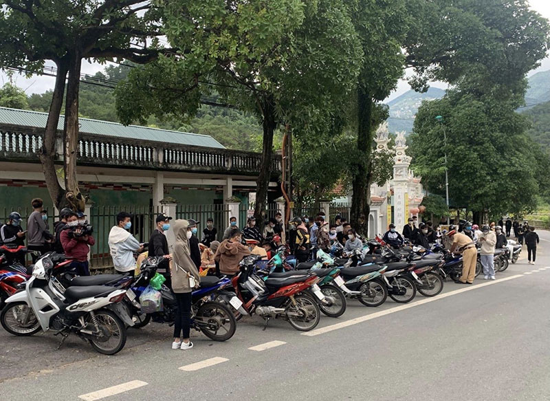 Ngăn chặn, xử lý hơn 200 “quái xế” bốc đầu xe máy, lạng lách, đánh võng -1