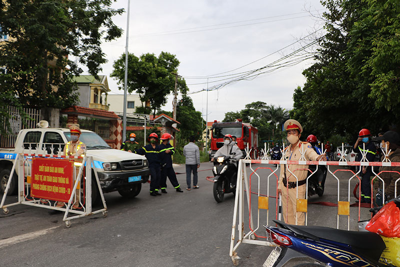 Ngăn chặn, xử lý hơn 200 “quái xế” bốc đầu xe máy, lạng lách, đánh võng -2