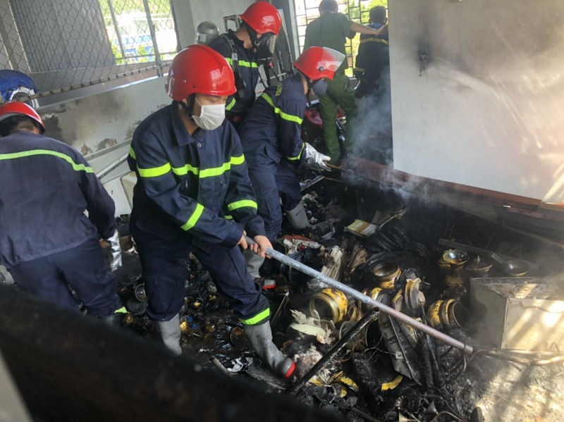 Đà Nẵng: Cảnh sát PCCC kịp thời cứu người bị mắc kẹt trong đám cháy -0