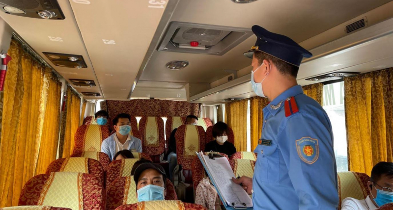 Thanh tra giao thông “mạnh tay” với vi phạm trật tự an toàn giao thông -0