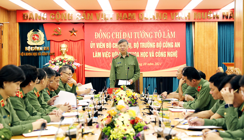 Tiếp cận tri thức, thành tựu khoa học công nghệ mới phục vụ có hiệu quả công tác, chiến đấu -0