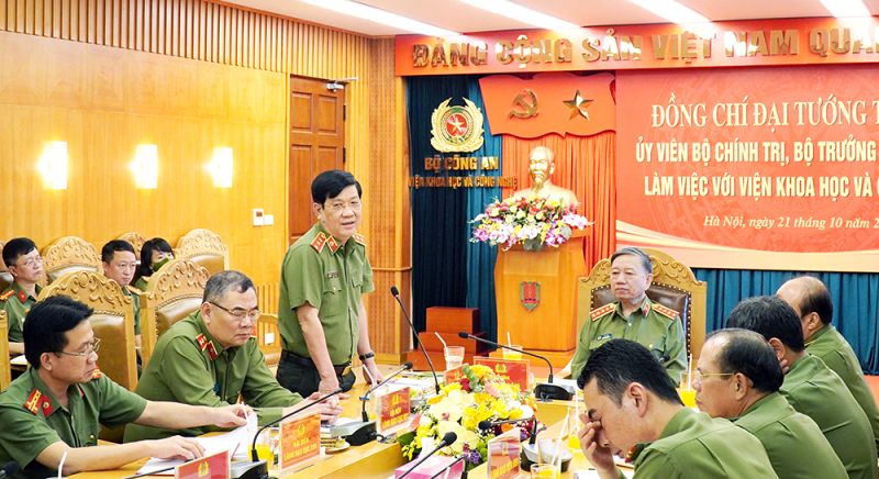 Tiếp cận tri thức, thành tựu khoa học công nghệ mới phục vụ có hiệu quả công tác, chiến đấu -0