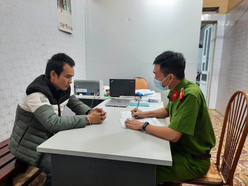 Dùng dao đâm liên tiếp 2 người rồi tiếp tục vào bệnh viện truy sát -0