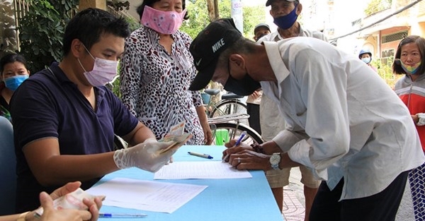 Sẽ xử lý nghiêm vụ “nhận nhầm” tiền hỗ trợ ở huyện Hóc Môn  -0