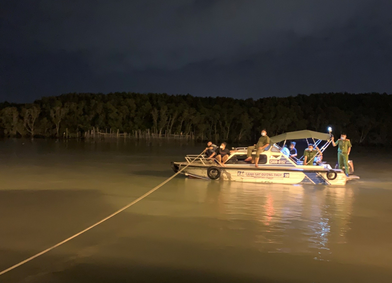 Thi thể thuyền viên mất tích trong vụ sà lan chìm được tìm thấy ở Vũng Tàu -0