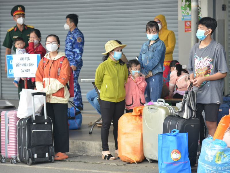 Người dân tiếp tục được hỗ trợ về quê theo phương án an toàn chống dịch -2