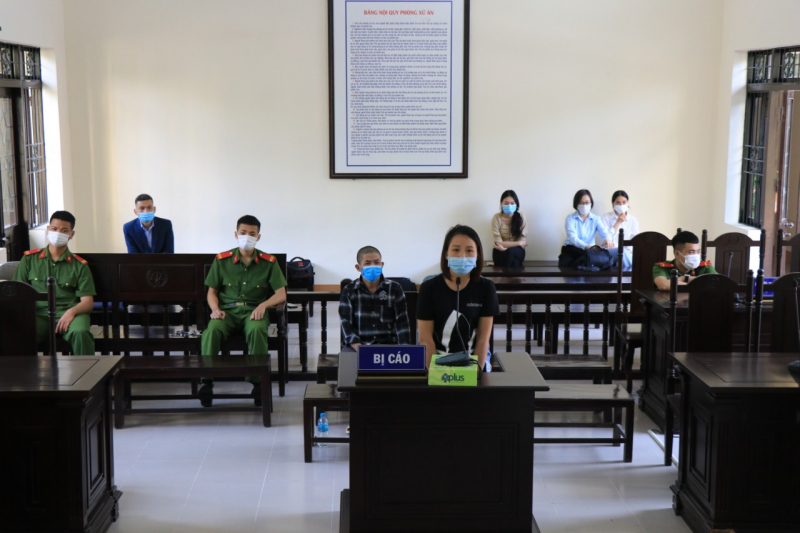 Đi thăm bạn trai đang bị COVID-19, cô gái lĩnh 20 tháng tù   -0