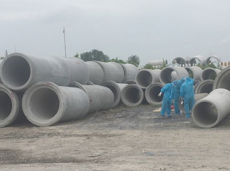 Điều tra nguyên nhân thi thể đang phân hủy trong ống cống ở Vĩnh Long -0