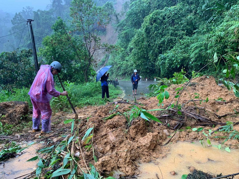 Xuất hiện nhiều điểm sạt lở mới trên đường Hồ Chí Minh qua địa bàn Thừa Thiên Huế -0