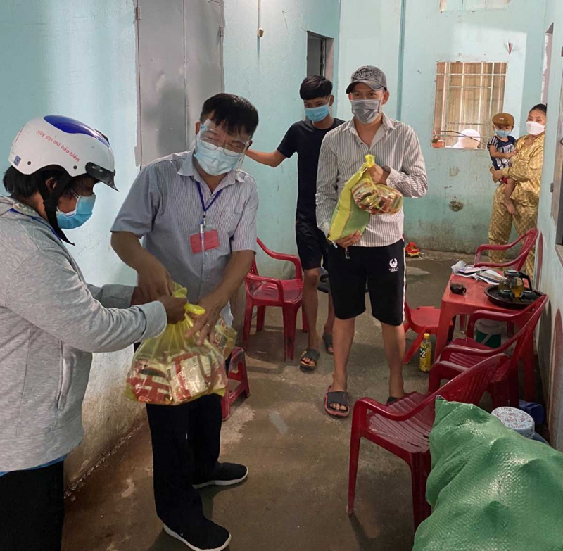 Bí thư chi bộ khu phố hết lòng vì cuộc sống của người dân -0