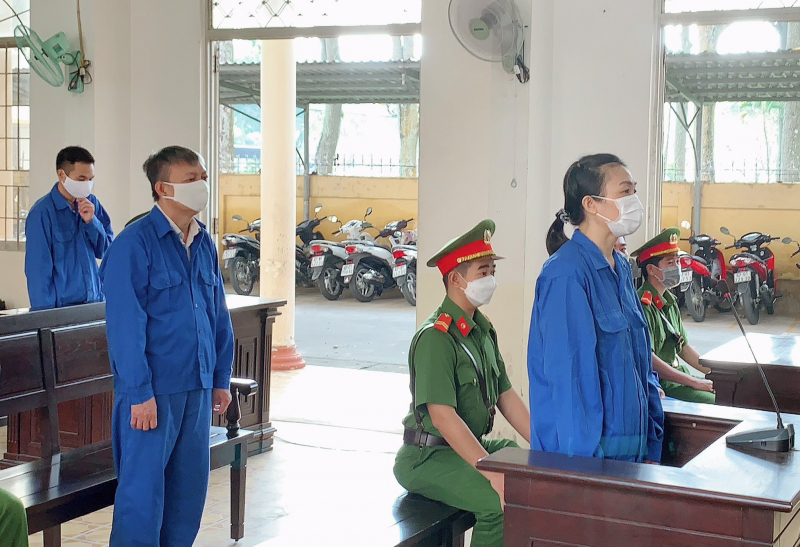 Các đối tượng lừa nhau để chiếm đoạt tiền của “trùm” dầu nhớt giả -0