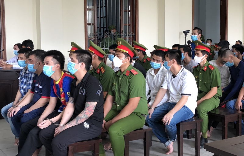 Xét xử 21 bị cáo liên quan đến vụ chém người, nổ súng ở trung tâm TP Cần Thơ -0