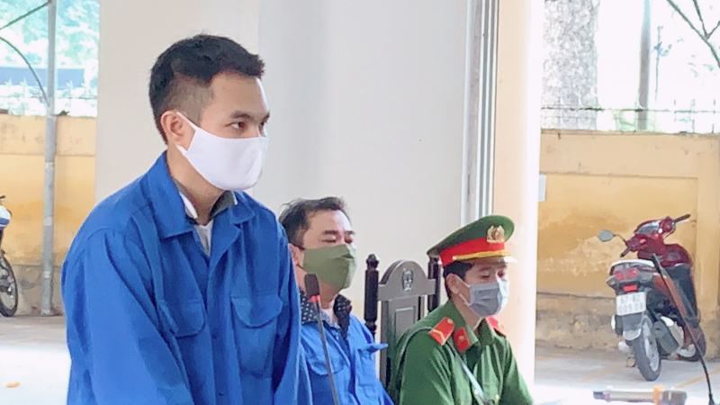 Các đối tượng lừa nhau để chiếm đoạt tiền của “trùm” dầu nhớt giả -0