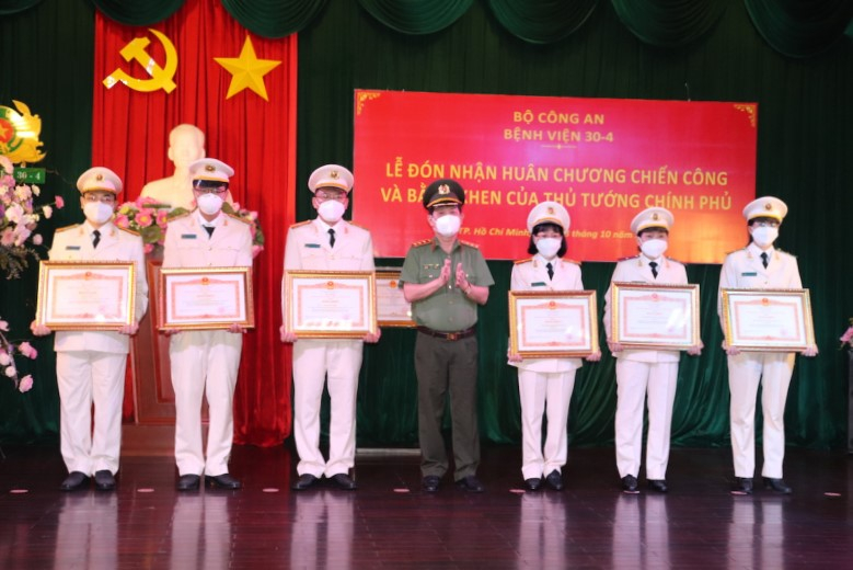 Individuals and teams with outstanding achievements in COVID-19 prevention and combat honored -0