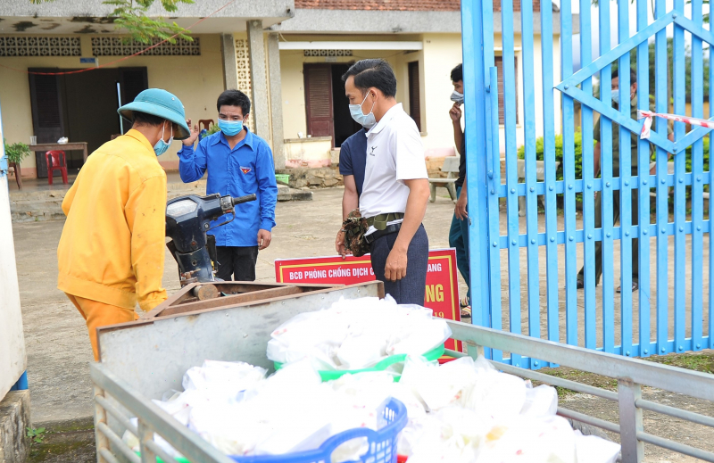3 học sinh dương tính với SARS-CoV-2, hàng trăm học sinh phải cách ly tại trường -0