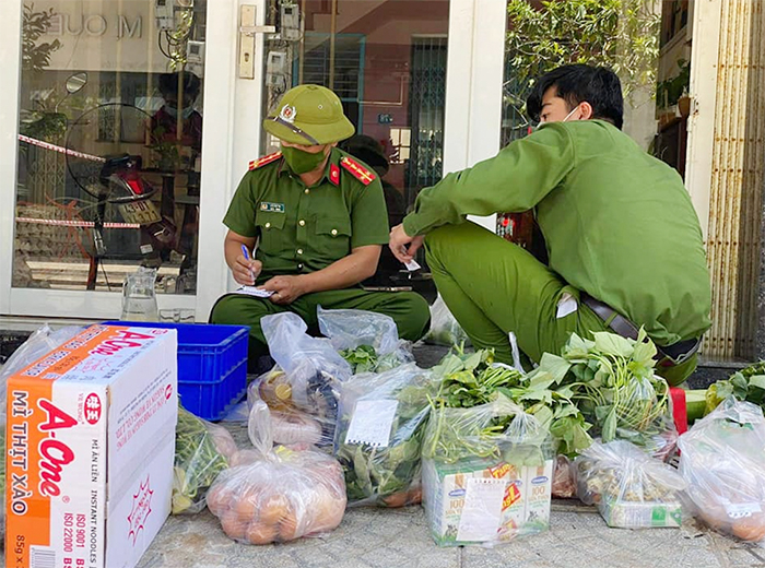 Trang 13: Công an Đà Nẵng góp sức chiến thắng dịch COVID-19 -0