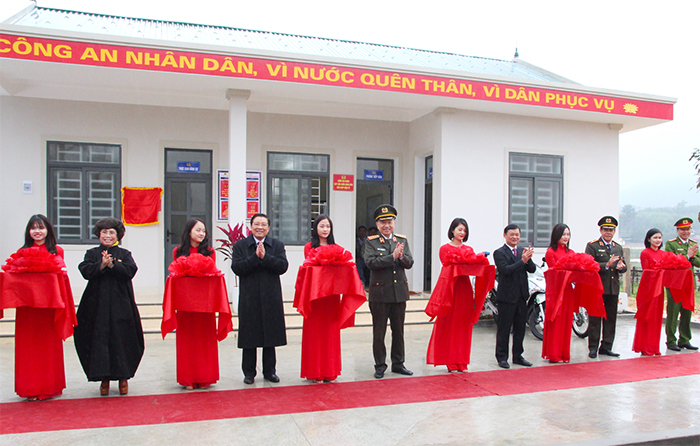 Trang 8: Đổi thay ở Công an xã biên giới - nơi Bộ trưởng Bộ Công an về khánh thành trụ sở -0