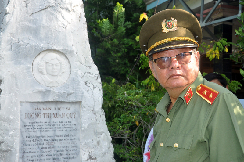 Tướng về hưu nặng lòng việc thiện -0