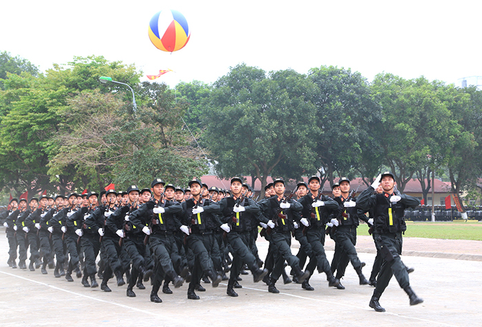 Cảnh sát cơ động mang vũ khí lên máy bay để tác chiến nhanh, kịp thời -0