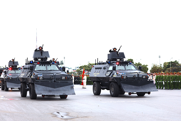 Cảnh sát cơ động mang vũ khí lên máy bay để tác chiến nhanh, kịp thời -0