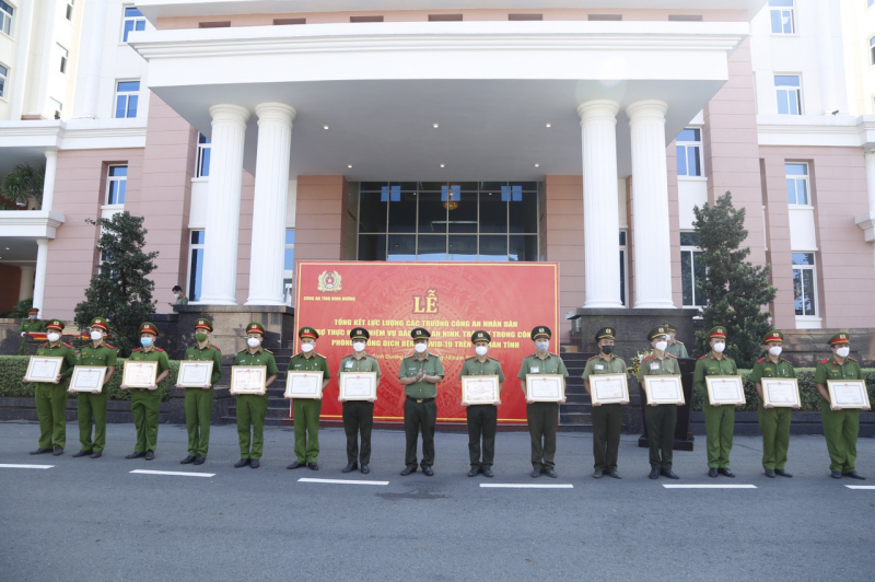 Khen thưởng lực lượng thuộc Bộ Công an chi viện cho Bình Dương chống dịch -0