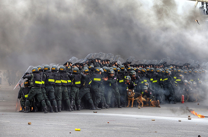 Cảnh sát cơ động mang vũ khí lên máy bay để tác chiến nhanh, kịp thời -0