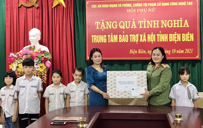 Tháng 10 lan tỏa yêu thương của phụ nữ Cục an ninh mạng và phòng, chống tội phạm sử dụng công nghệ cao -0
