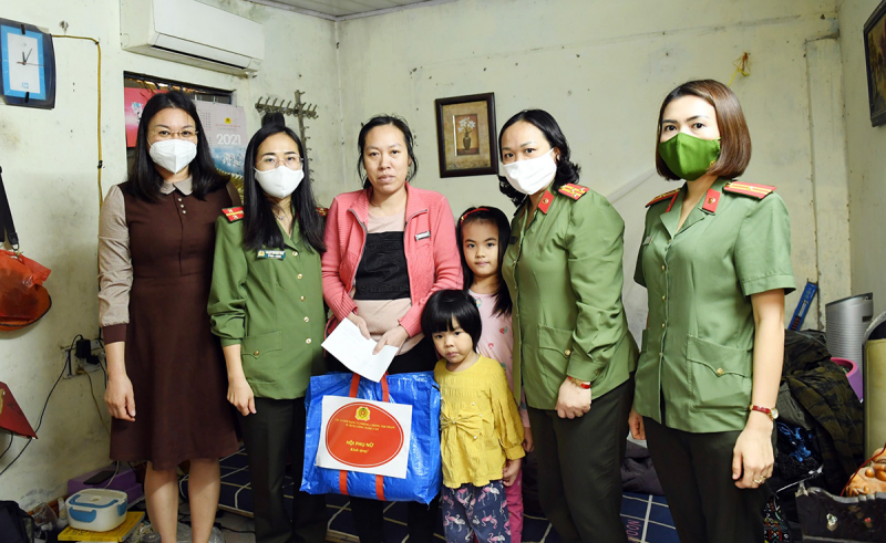 Tháng 10 lan tỏa yêu thương của phụ nữ Cục an ninh mạng và phòng, chống tội phạm sử dụng công nghệ cao -0