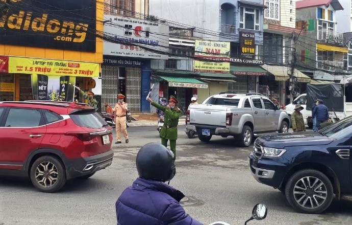 Đi thăm nhau trong đại dịch, nhiều người bị lây nhiễm -0