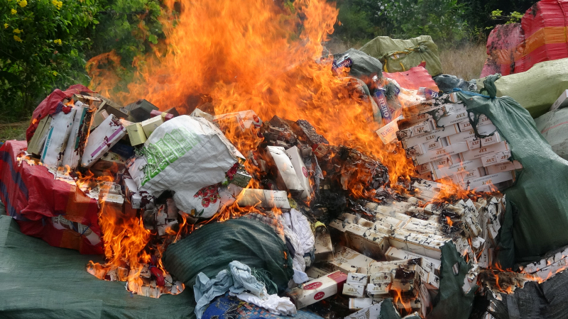 Hàng triệu gói thuốc lá lậu 