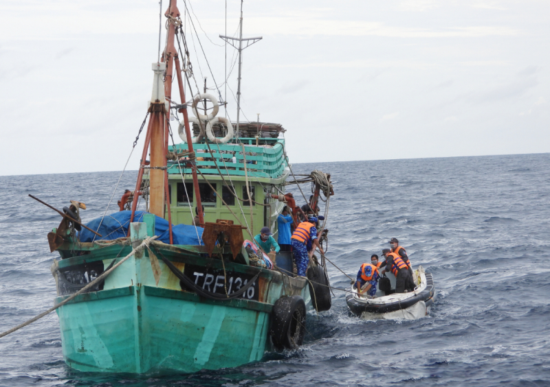 tàu cá vi phạm 1.jpg -0