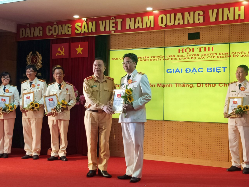 Xây dựng hình ảnh đẹp lực lượng Cảnh sát giao thông -0