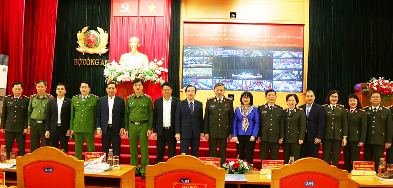 Bộ trưởng Tô Lâm và các đại biểu dự buổi lễ