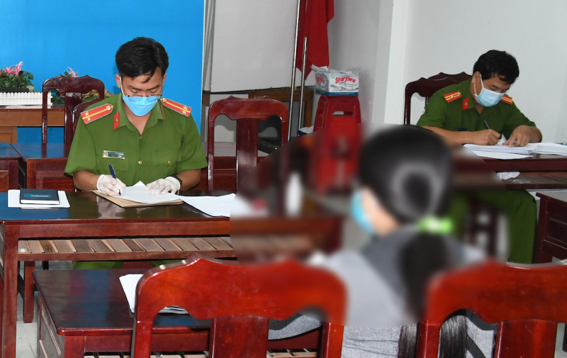 Cả trăm người lo lắng vì không thể liên hệ được với chủ hụi -0