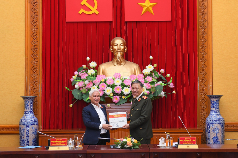 Tinh thần, trách nhiệm của lực lượng Công an góp phần quan trọng giúp Binh Dương vượt qua khó khăn -0