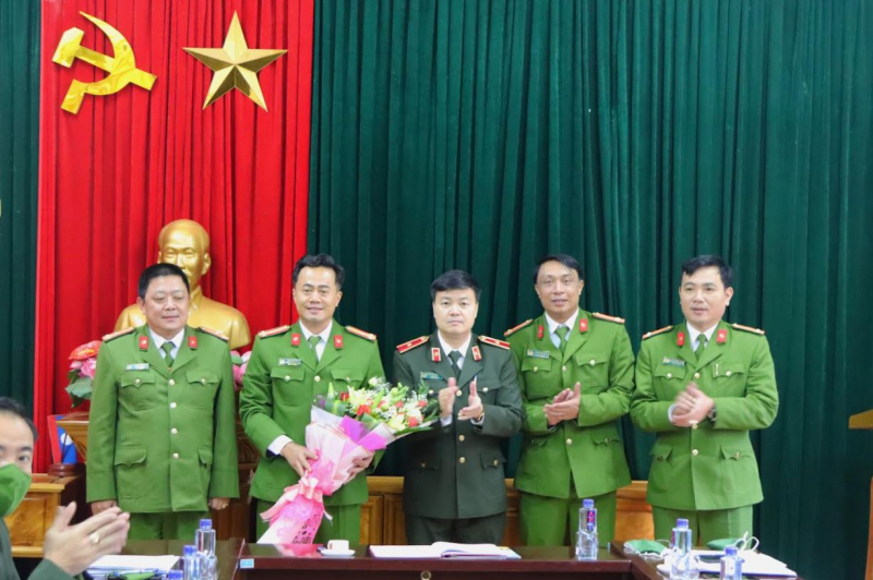 Khen thưởng tập thể, cá nhân phá thành công chuyên án ma tuý -0