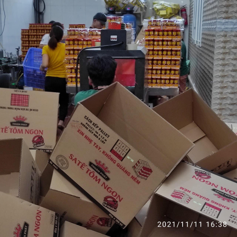 Vợ lĩnh án treo vì sản xuất sa tế giả, chồng vẫn ngang nhiên chế biến hàng