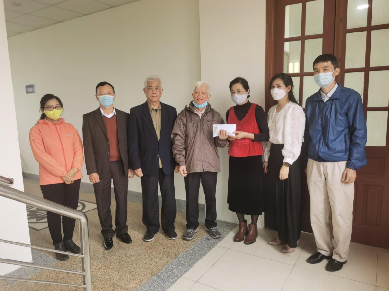 Trường Mẫu - Trường ngoại cảm Tố Dương ủng hộ 130 triệu xây cầu và mua máy tính cho trẻ em nghèo -0