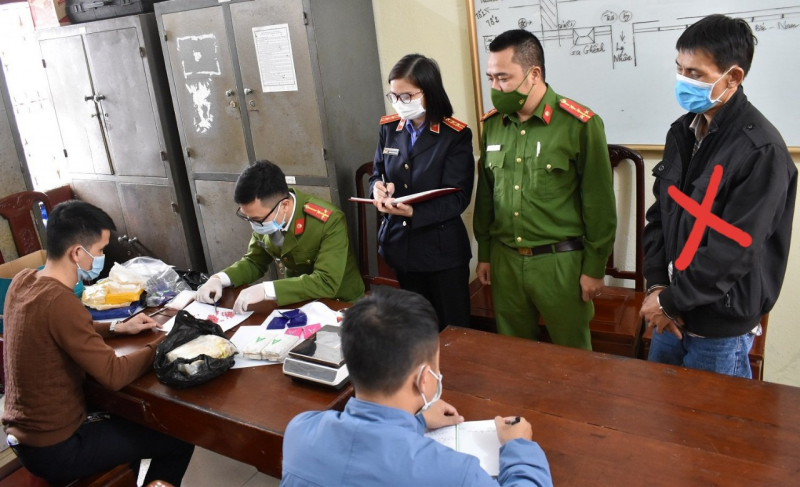 Đi nhờ xe tải vận chuyển ma túy từ miền Trung ra Hà Nội  -0