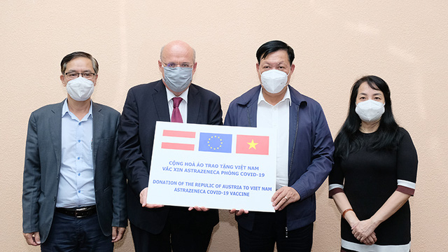 Bộ Y tế tiếp nhận 50.000 liều vaccine AstraZeneca do Chính phủ Áo trao tặng -0