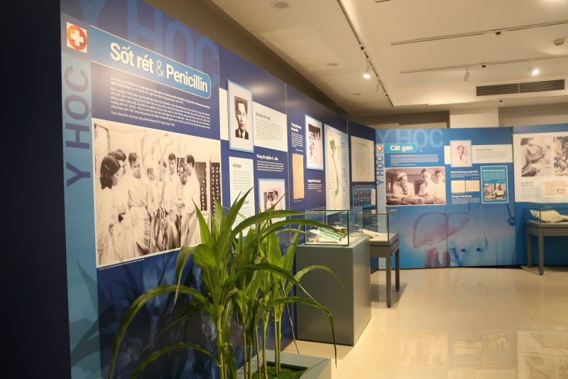 Thưởng lãm khu trưng bày những công trình được trao tặng Giải thưởng Hồ Chí Minh -0