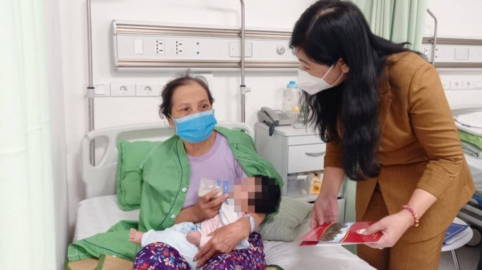Sức khỏe 18 cháu bé ra sao sau 2 tuần tiêm nhầm vaccine COVID-19? -0