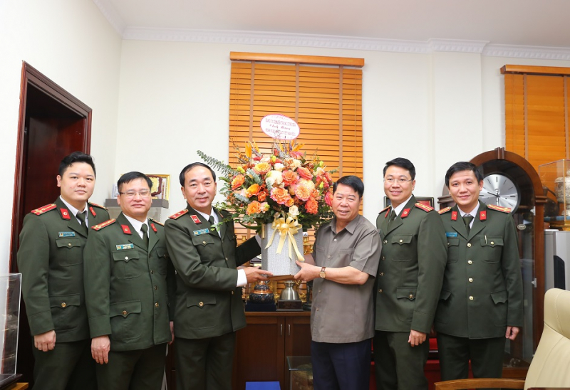 Thứ trưởng Trần Quốc Tỏ thăm hỏi, tri ân các nhà khoa học trong lực lượng CAND -0