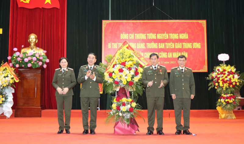 Trưởng Ban tuyên giáo Trung ương thăm, chúc mừng Học viện Chính trị CAND nhân dịp 20/11 -0