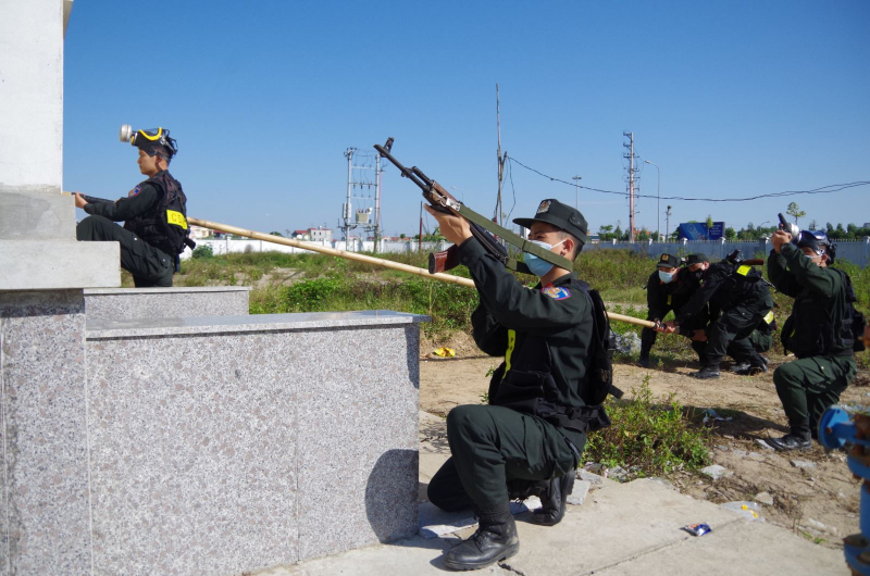 Diễn tập  tấn công đánh bắt đối tượng khủng bố và giải cứu con tin -0