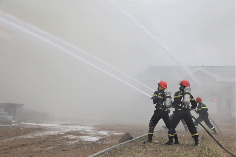 Diễn tập  tấn công đánh bắt đối tượng khủng bố và giải cứu con tin -1
